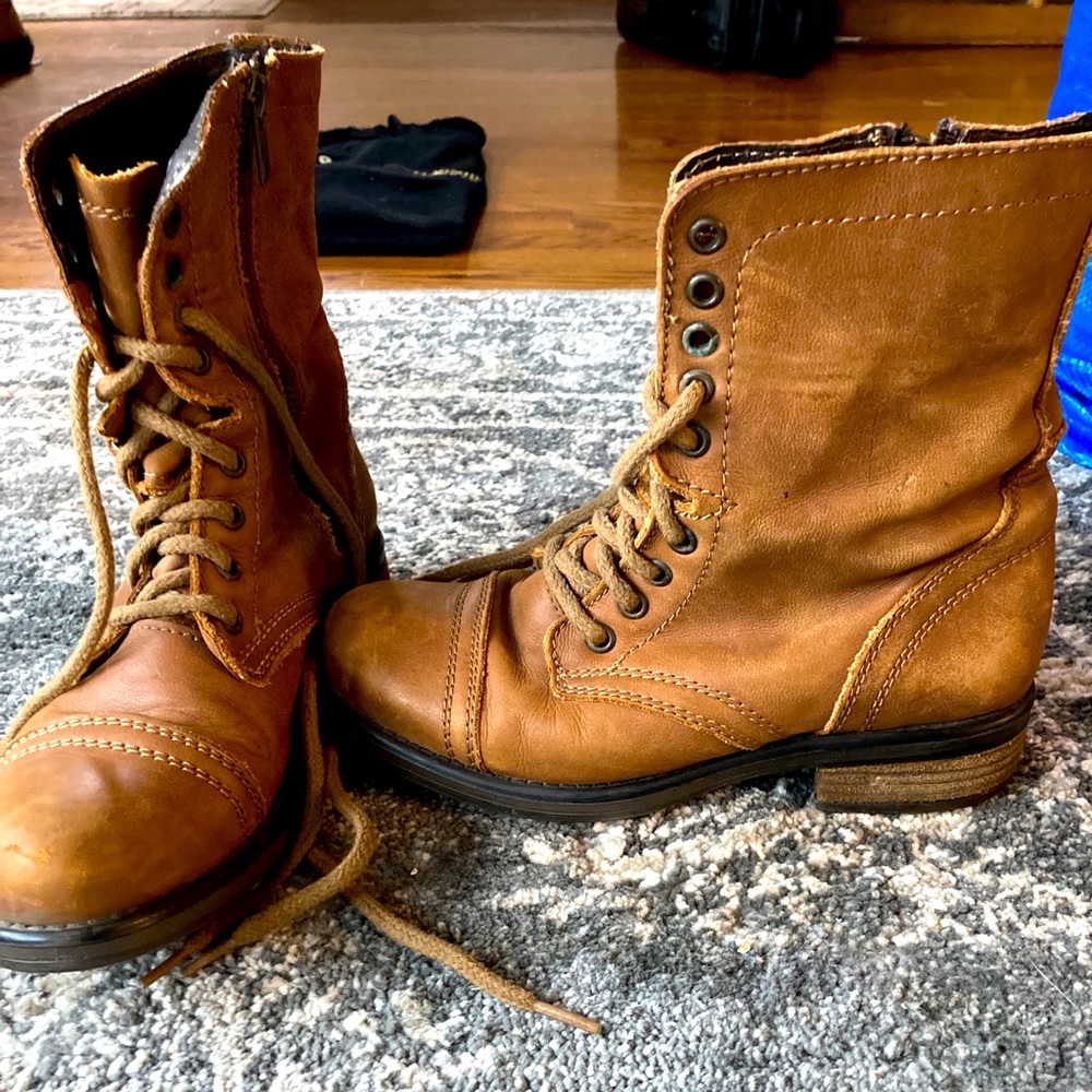 Combat boots